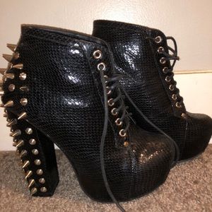 Black spike platform boots